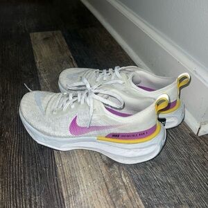 Nike zoomx invincible run 3 in white!